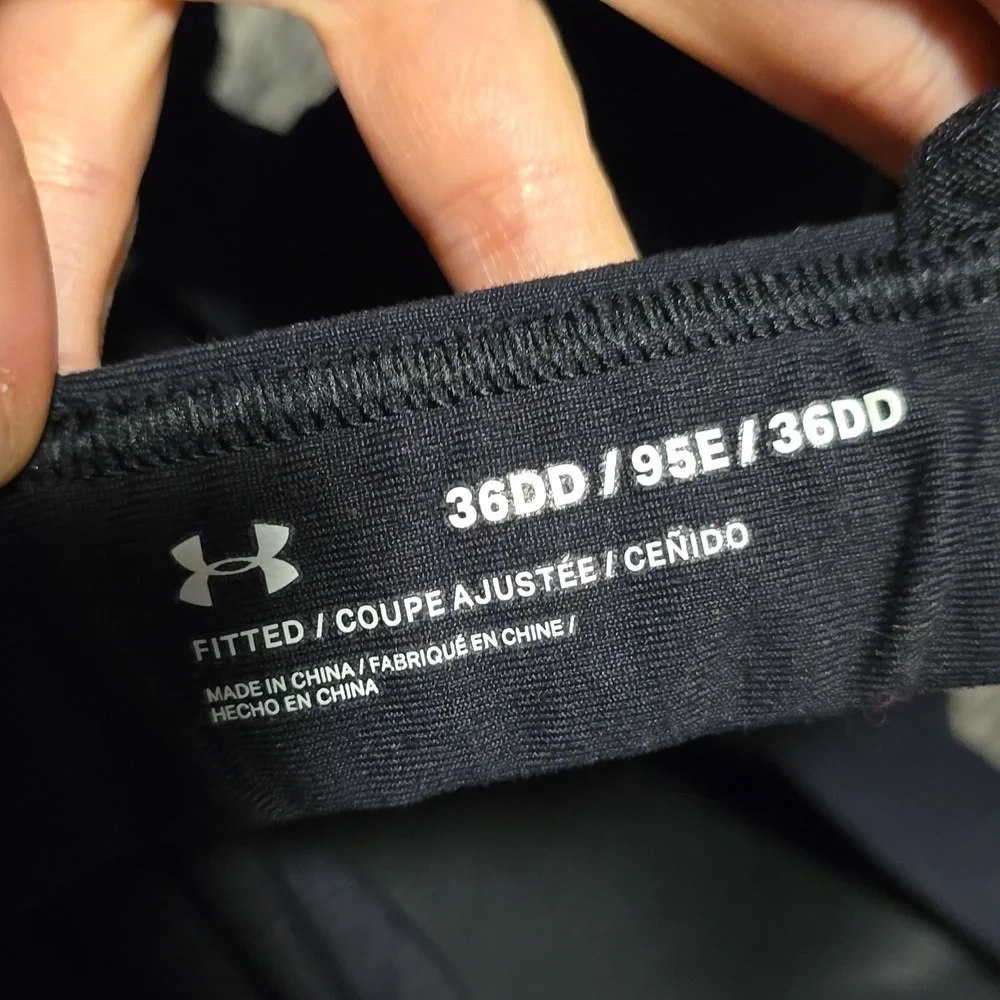 Under Armour Women's Black Sports Bra 36DD - Picture 2 of 2